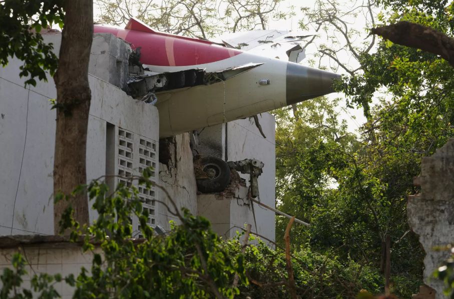 Pronađena crna kutija na mjestu pada aviona u Indiji