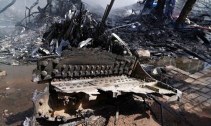 Avion sa 242 ljudi pao na stambene zgrade: Policija zasad pronašla dvije preživjele osobe