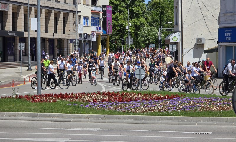 “Svi na bicikle”: Peto izdanje banjalučke biciklijade okupilo preko 1.000 učesnika