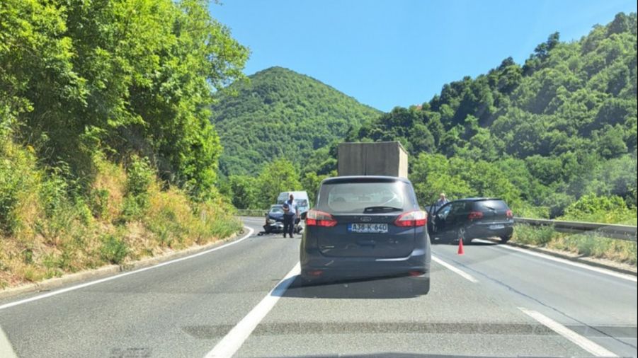 Teška nesreća na Bradini: Dvije osobe povrijeđene