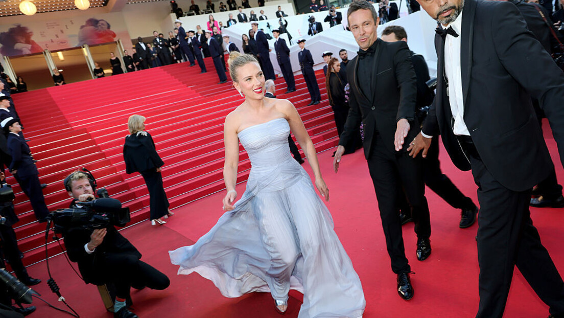 Crveni tepih sa Kanskog festivala prodaje se za jedan evro po kilogramu