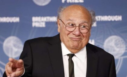 Deni Devito maštao o jednoj koleginici, crvenio u njenom prisustvu: “Ona je boginja”
