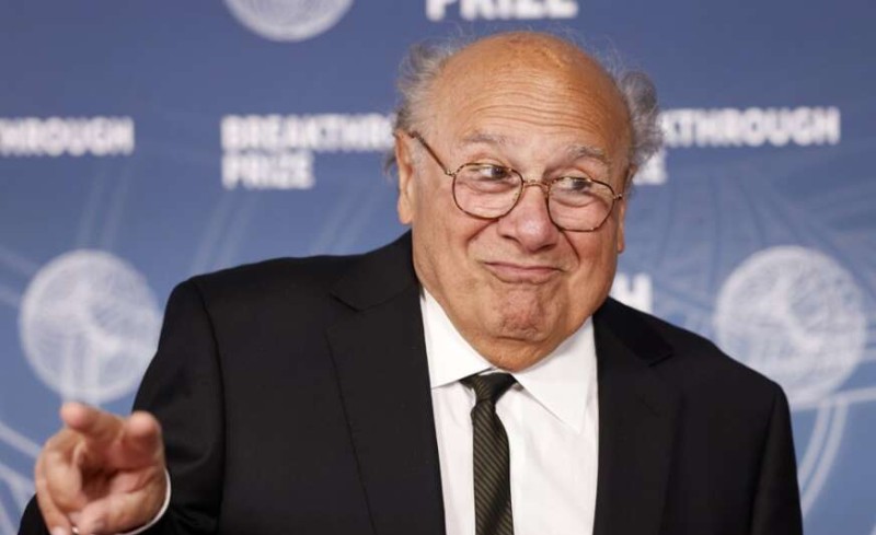 Deni Devito maštao o jednoj koleginici, crvenio u njenom prisustvu: “Ona je boginja”