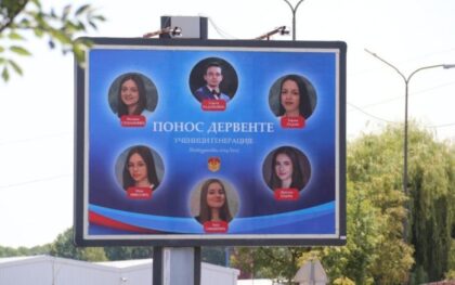 Derventa odala priznanje najboljima: Bilbord za učenike generacije