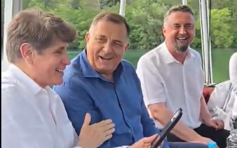 Dodik i Blagojević zapjevali “Tamo daleko”: “Pjesmu koju svaki Srbin zna” VIDEO