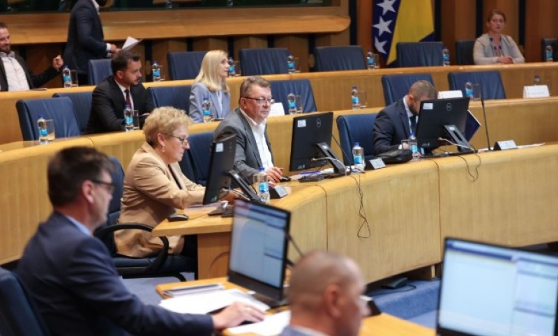 Ništa od isplate “plate u koverti”: Pao zakon u Domu naroda BiH