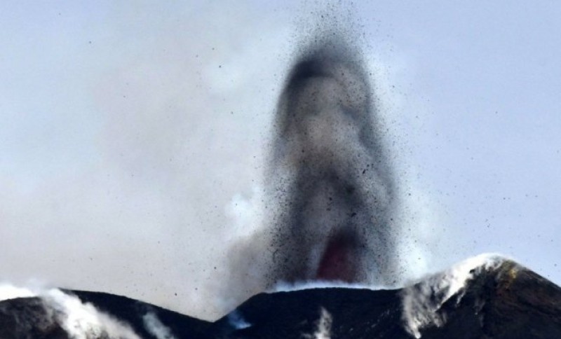 Urušio se dio kratera vulkana Etna: Uzdigao se oblak visok više kilometara VIDEO