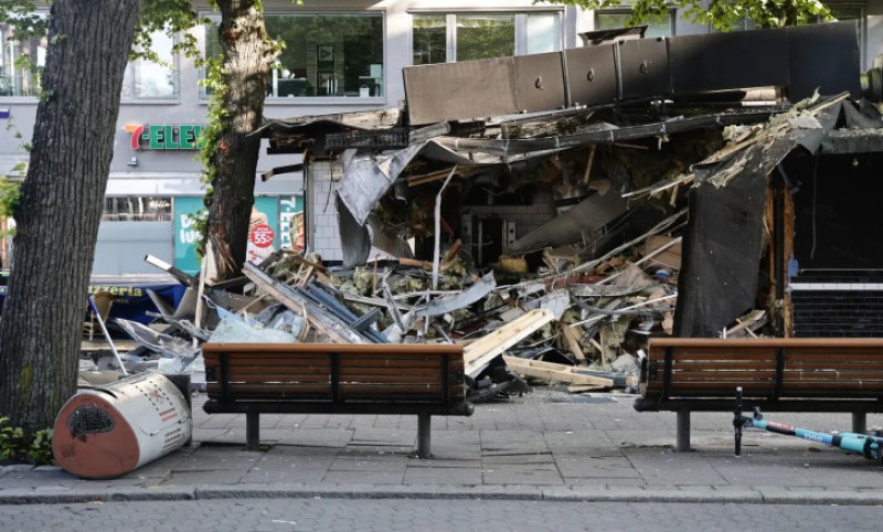 Strahota! Tramvaj iskočio iz šina i udario u piceriju – sedmoro ljudi povrijeđeno