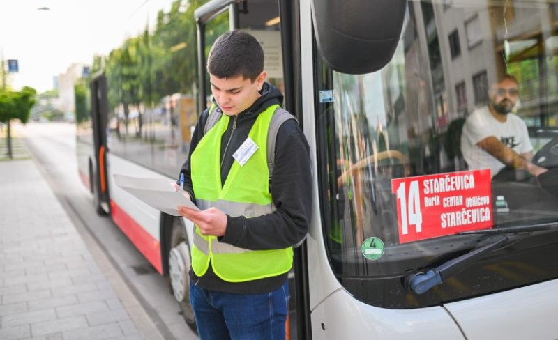 Srednjoškolci digli glas: Traže besplatan gradski prevoz u Banjaluci VIDEO