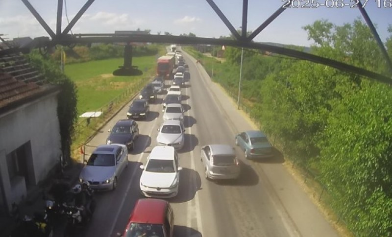 Strpljivo i oprezno: Pojačana frekvencija vozila na više graničnih prelaza BiH
