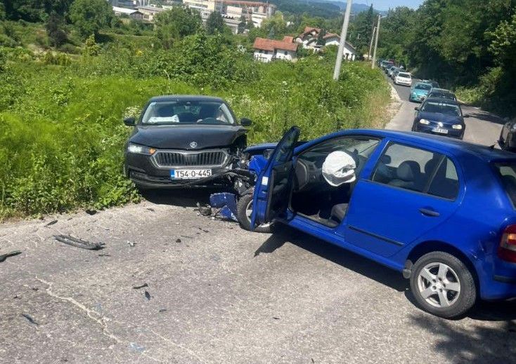 Teška saobraćajna nesreća: Jedna osoba povrijeđena, uviđaj u toku
