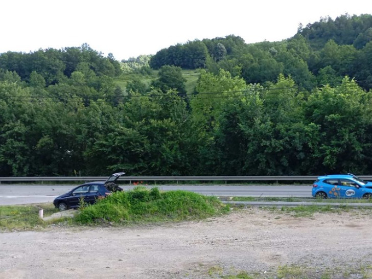 Saobraćajka u banjalučkom naselju: Sudar dva vozila, pričinjena veća materijalna šteta