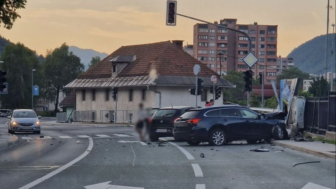 Teška nesreća u Jesenicama: Poginuo državljanin BiH, još tri teško povrijeđena