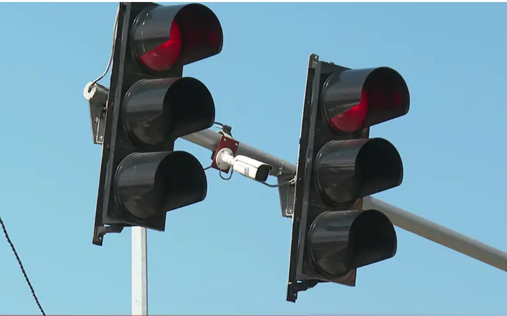 Prešao na crveno, pa dva života “stavio na kocku”: Hitno prebačeni u bolnicu!