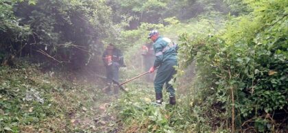 Ekipe na terenu: Košenje igrališta u Trapistima i potoka Podstranac