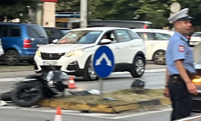 Kružni tok koban za vozače: Sudar motocikla i automobila u Banjaluci