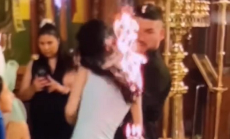 Ovo krštenje niko neće zaboraviti: Kuma se zapalila u crkvi, snimak postao viralan VIDEO