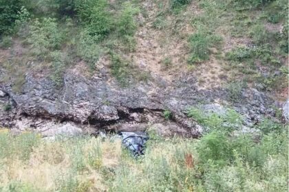 Jeziva nesreća: Vozilo sletjelo s puta, poginuli majka i dijete