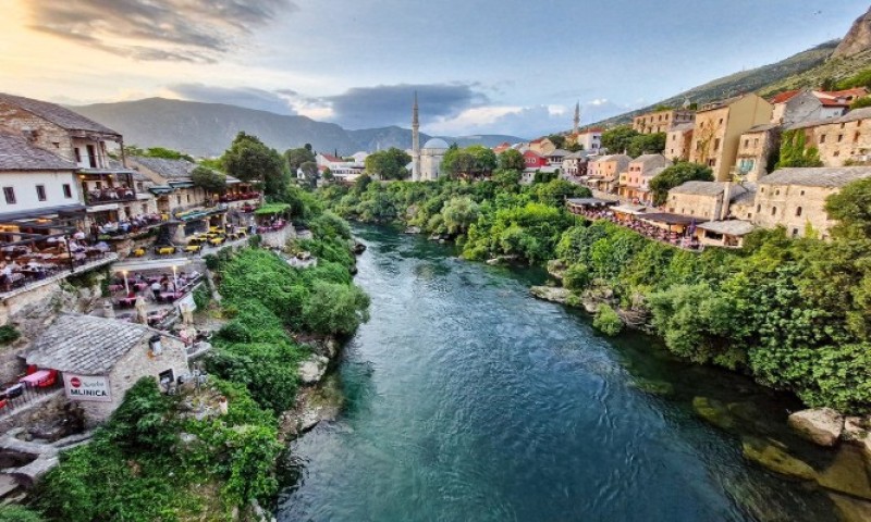 Britanski tabloid Englezima savjetuje: Ne idite na odmor u Hrvatsku nego u BiH