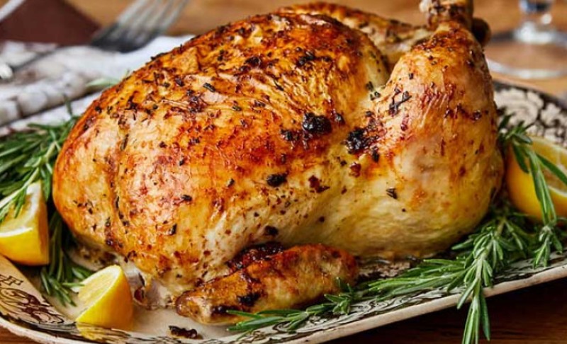 Idealno za ručak sa porodicom: Evo koliko tačno treba peći pile da bude sočno