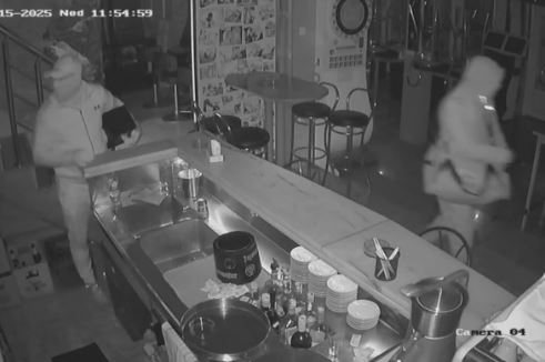 Ukraden sef sa 5.500 KM: Isplivao snimak pljačke kafića u Kotor Varošu VIDEO