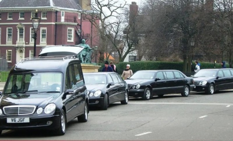 Nesvakidašnje! Mlada stigla na vjenčanje u pogrebnim kolima, pa dala bizaran odgovor