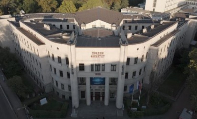 Drama na Pravnom fakultetu! Student profesorku povukao za nos, napao radnika obezbjeđenja i kolegu