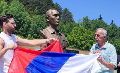 U Višegradu otkrivena spomen-bista komandantu Perici Markoviću: “Njegova porodica dala tri člana za slobodu”