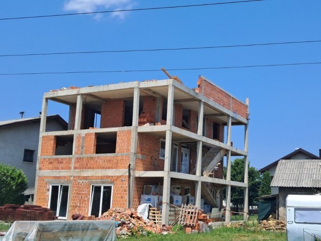 Banjaluci prijeti raspad elektromreže: Zbog nemara gradske vlasti građevinski objekat opasnost za dalekovod VIDEO