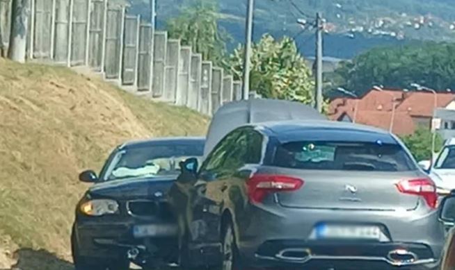 Gužva u saobraćaju! Direktan sudar “citroena” i BMW-a iznad Prijedorske petlje