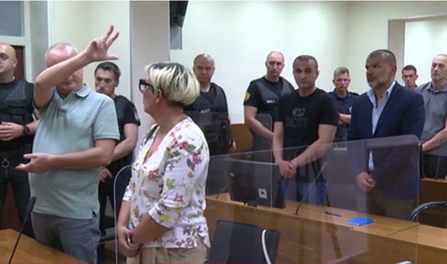 Detalji sa izricanja presude: Đukanović sa tri prsta ka kameri dočekao kaznu za ubistvo Krunića