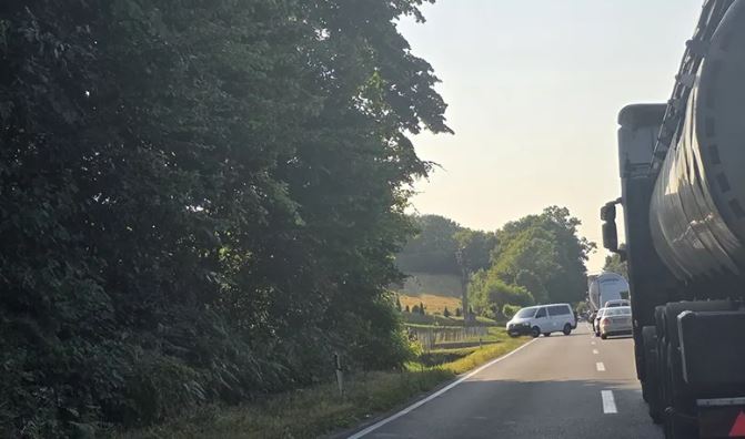 Saobraćaj obustavljen! Sukobili se migranti: Na terenu policija sa dugim cijevima