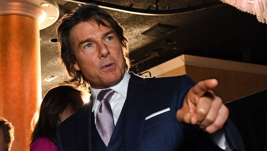 Tom Kruz ušao Ginisovu knjigu rekorda: Nevjerovatan broj puta skočio sa padobranom koji gori VIDEO