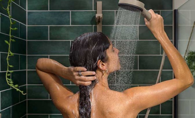 Dermatolozi upozoravaju: Navike tokom tuširanja koje vam svakodnevno uništavaju kožu