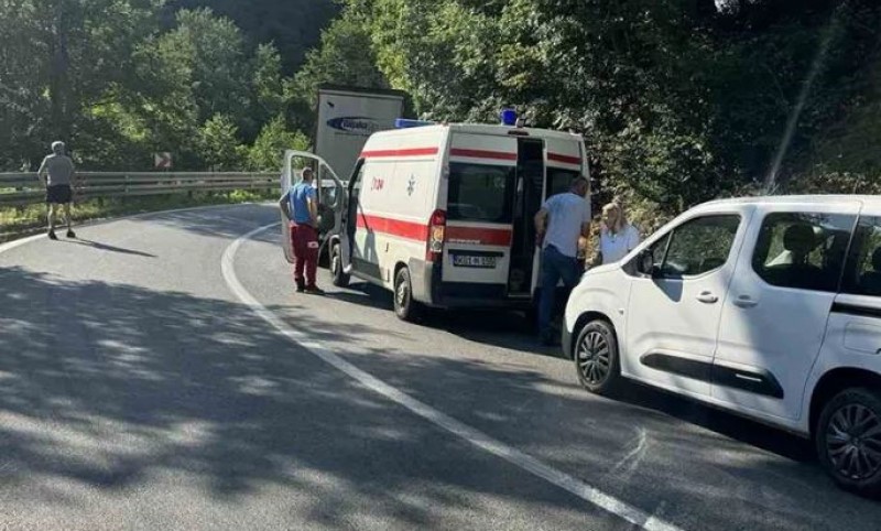 Na terenu tri vozila hitne pomoći: Teška saobraćajka na putu Jajce – Banjaluka