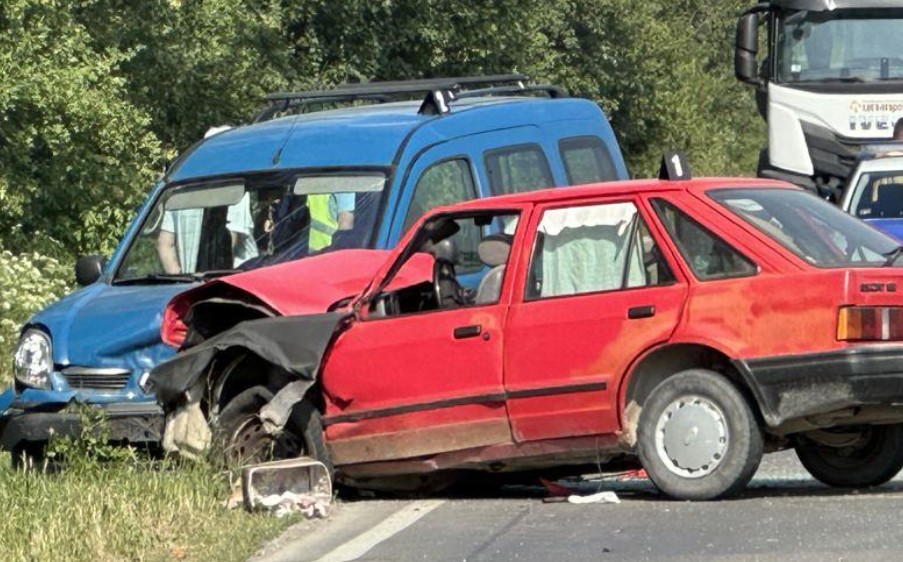 Žestok sudar dva vozila: Beba i žena teško povrijeđene