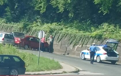 Udes na “nuli”: Automobil udario u potporni zid