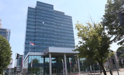 Zakonom urediti primanja: Čistačica u lokalnoj upravi bolje plaćena nego u Vladi Srpske