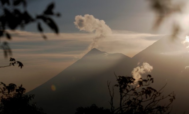 Panika u Gvatemali: Zbog erupcije vulkana Fuego evakuisano više od 700 ljudi