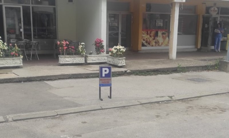 Noćna mora za vozače: Javne površine u Banjaluci okupirane zabranama za parkiranje