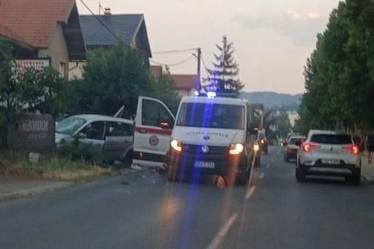 Više osoba povrijeđeno: Teška saobraćajka u Tuzli