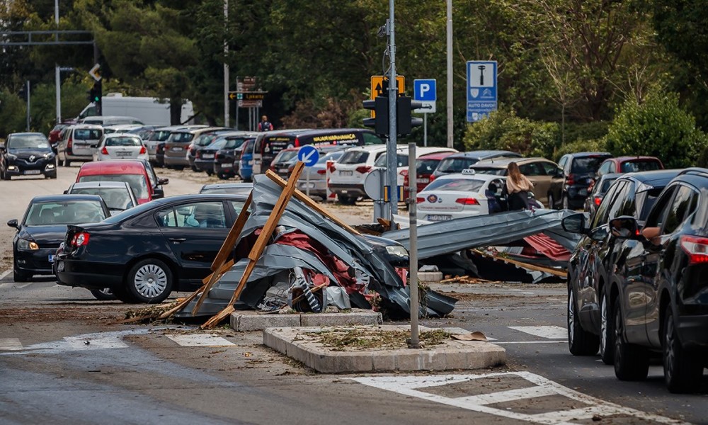 Nevrijeme protutnjalo Splitom: Scene iz grada su haotične