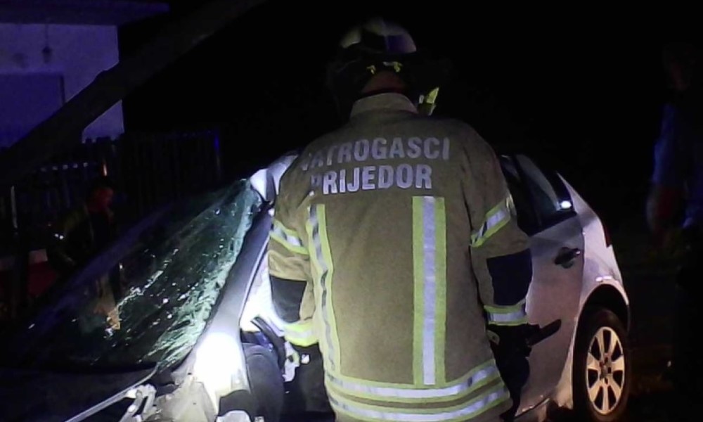 Vatrogasci objavili fotografije saobraćajke kod Prijedora: Žena prebačena na UKC FOTO