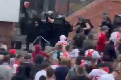 Neredi ispred stadiona: Novi snimci sukoba “Delija” i policije VIDEO