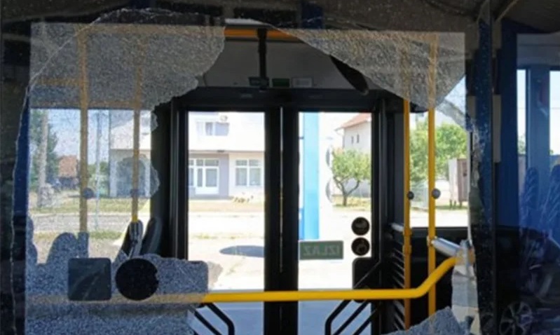 Incident u Srebreniku: Kamenovan autobus sa djecom iz Krepšića kod Brčkog