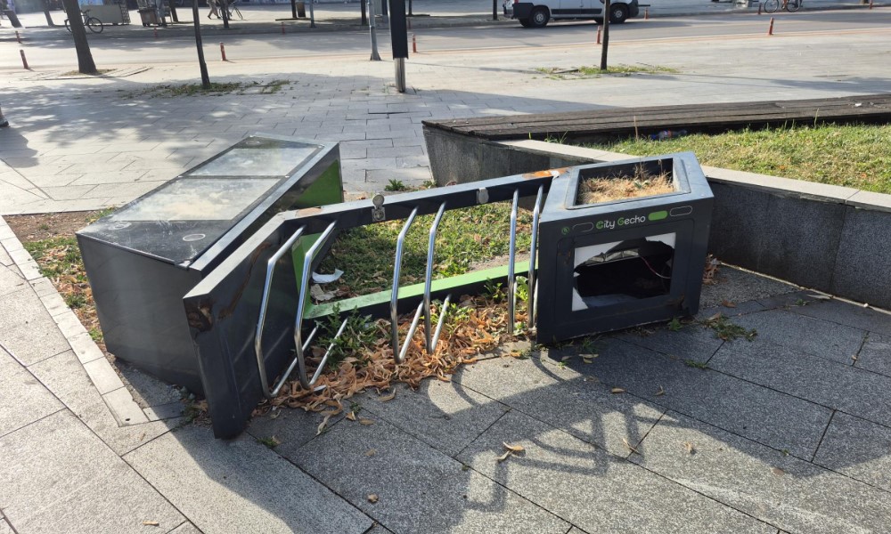 Čemu se žaliti, kad i ljeto prođe bez reakcije: Zapuštena i centralna lokacija u gradu FOTO