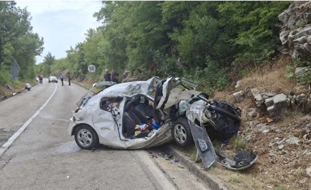 Novi detalji sudara kod Bileće: Auto podletio pod kamion, nije bilo spasa za mlade djevojke