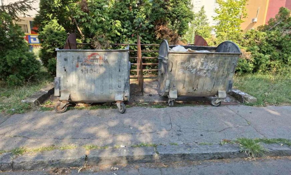Borik nikad zapušteniji: Zmije i mrtvi golubovi kod dječijeg igrališta