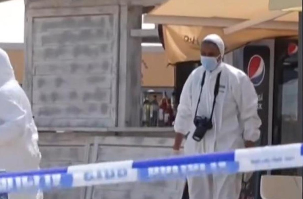 Vrisak tuge razbio tišinu: Djevojka ubijenog mladića u Budvi na mjesto tragedije VIDEO