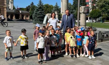 Dodik uživao sa najmlađima: Raditi još više i graditi društvo po mjeri naše djece